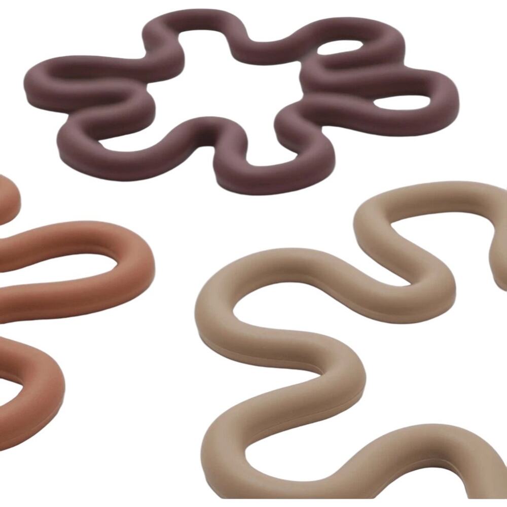 Darling Society Silicone Trivets Set Of 3.
2 large and 1 medium